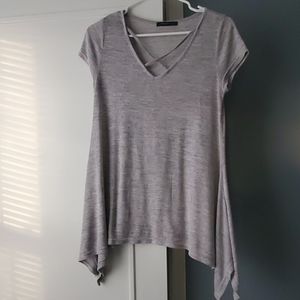 Gray criss cross t with tapered edges